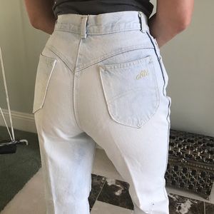 Vintage Chic high waisted stone washed mom jeans - the real deal - lived in!
